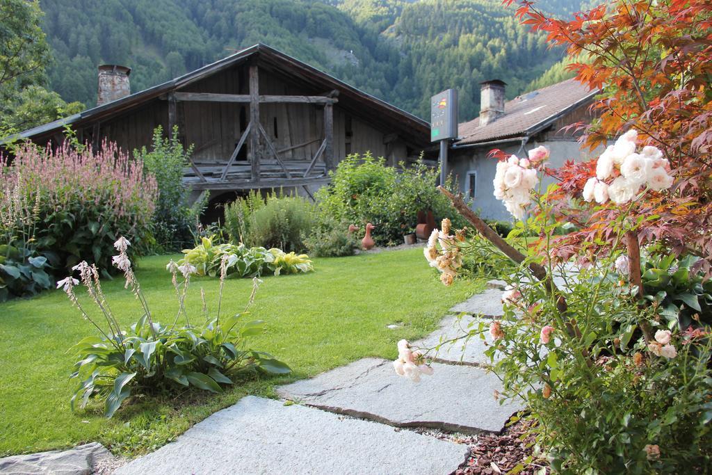 Aparthotel Garni Haus Hubertus Malles Venosta Dış mekan fotoğraf