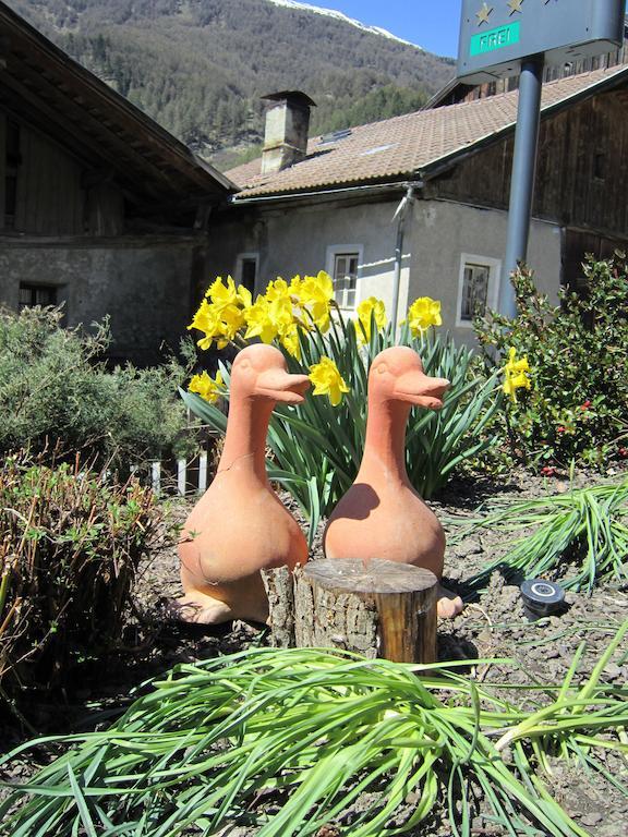 Aparthotel Garni Haus Hubertus Malles Venosta Oda fotoğraf