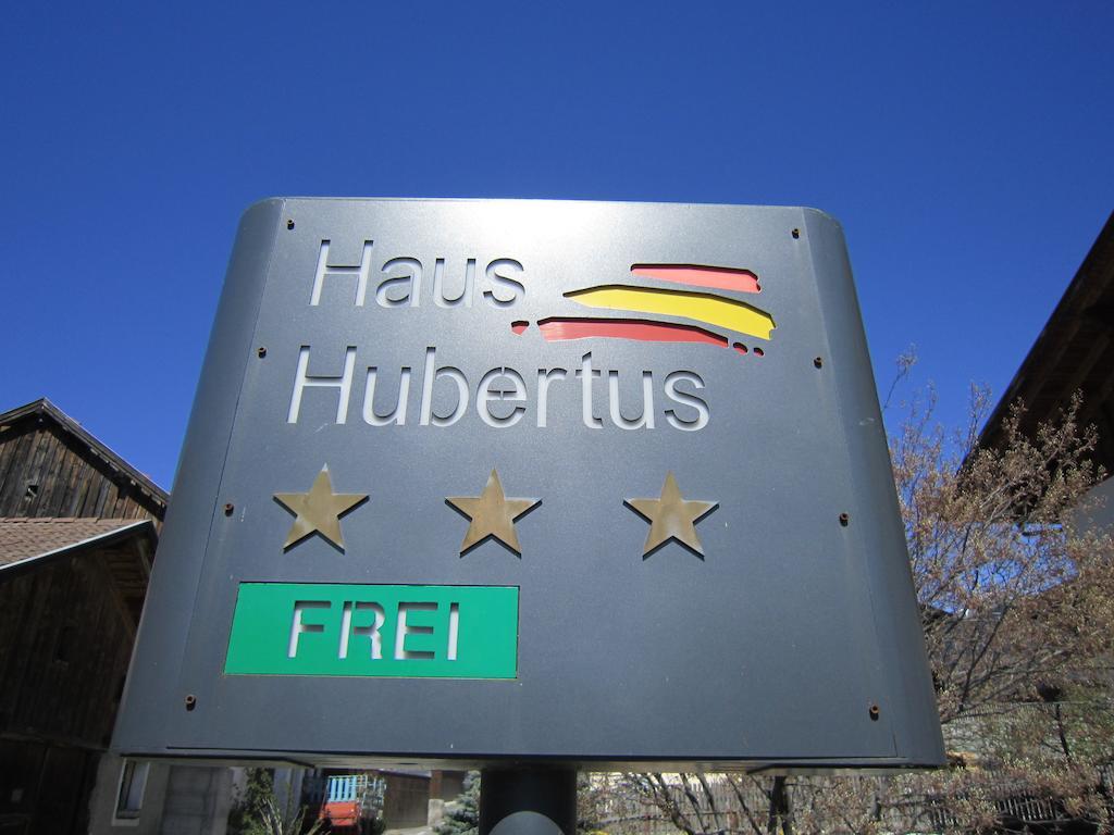Aparthotel Garni Haus Hubertus Malles Venosta Dış mekan fotoğraf