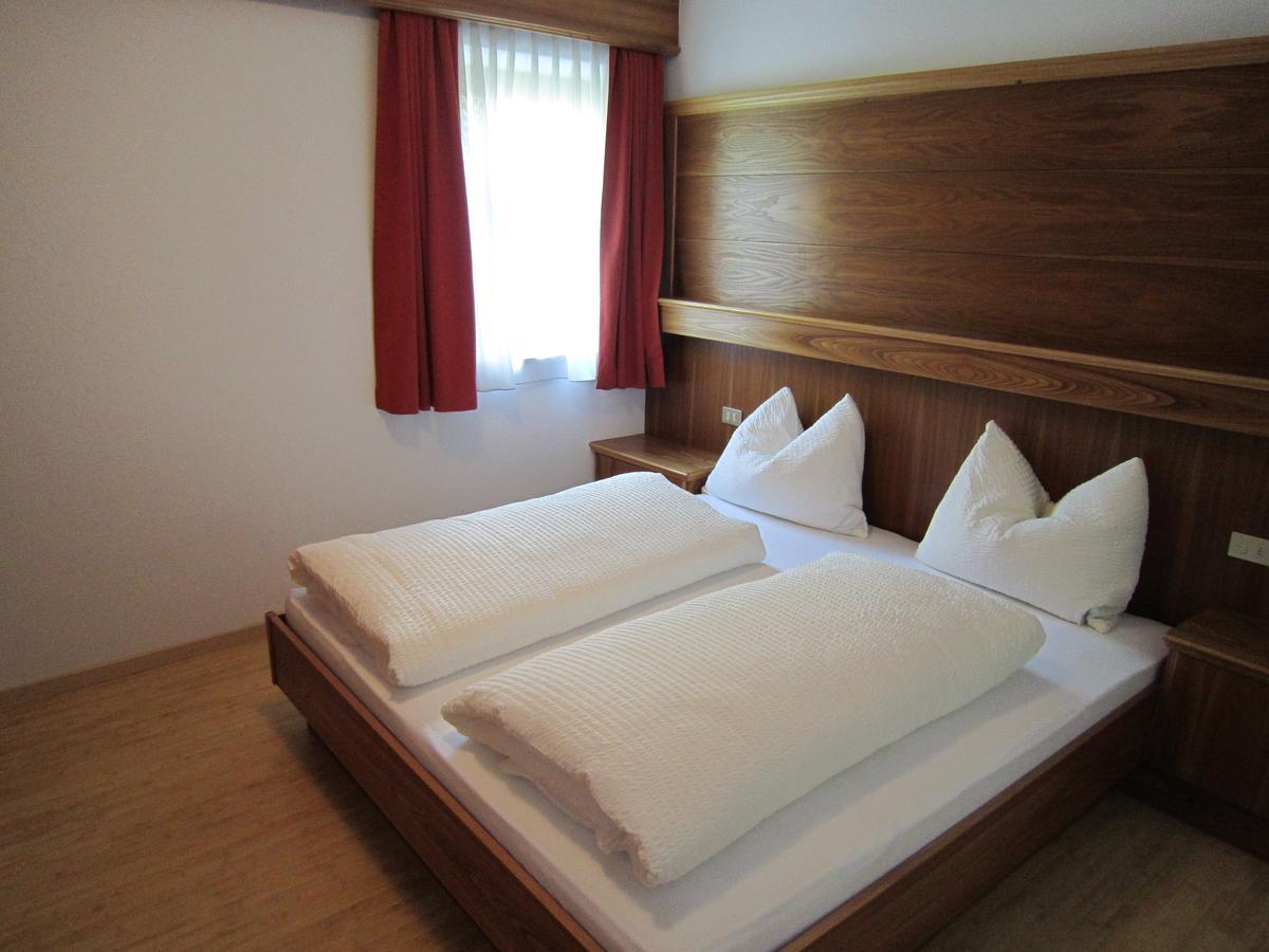 Aparthotel Garni Haus Hubertus Malles Venosta Dış mekan fotoğraf