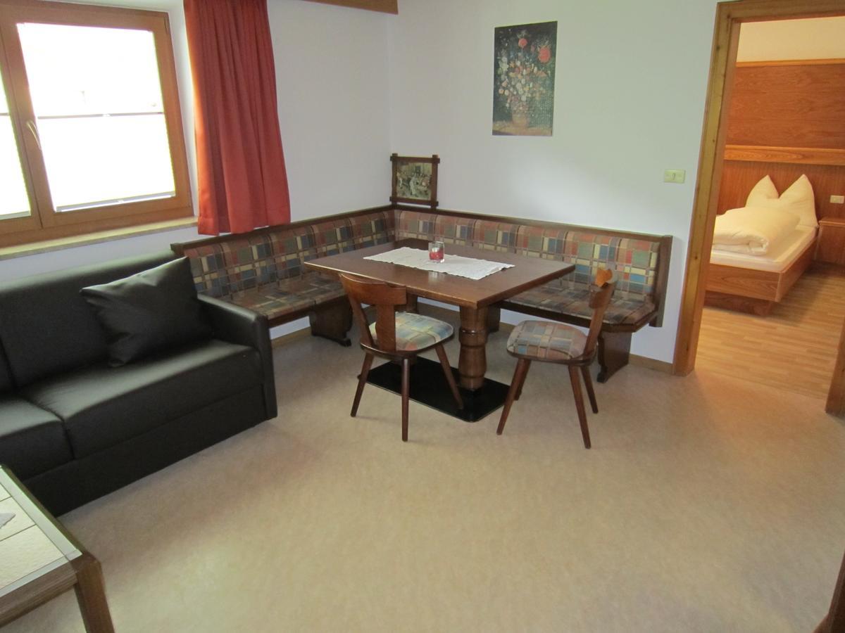 Aparthotel Garni Haus Hubertus Malles Venosta Dış mekan fotoğraf