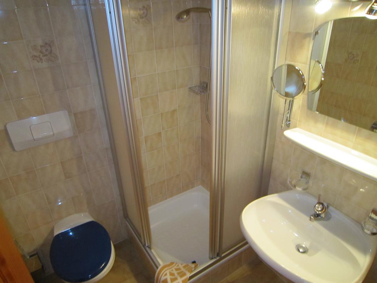 Aparthotel Garni Haus Hubertus Malles Venosta Dış mekan fotoğraf